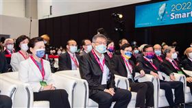 台北市長柯文哲表示，我們真的應該好好思考如何與病毒共存了。（圖／翻攝自柯文哲臉書）
