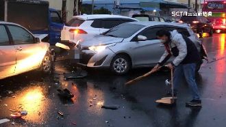 大貨車剎不住！路口追撞等紅燈10車