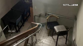 飯店樓梯堆滿雜物！客驚意外怎逃命