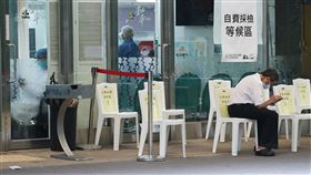 護理師染疫  北市聯醫和平院區完成清消（1）台北市立聯合醫院和平院區1名護理師染疫，初步疫調發現，確診護理師曾接觸境外移入個案。急診部門21日已完成清消，22日恢復運作。中央社記者郭日曉攝  111年3月22日