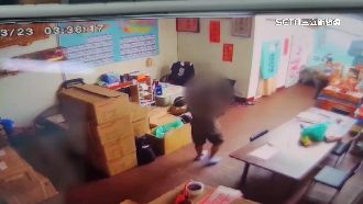 半夜里辦遭竊　賊3進3出只偷筆記本