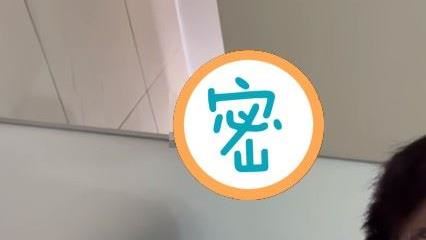 市府轉運站上廁所　抬頭見整張臉嚇傻