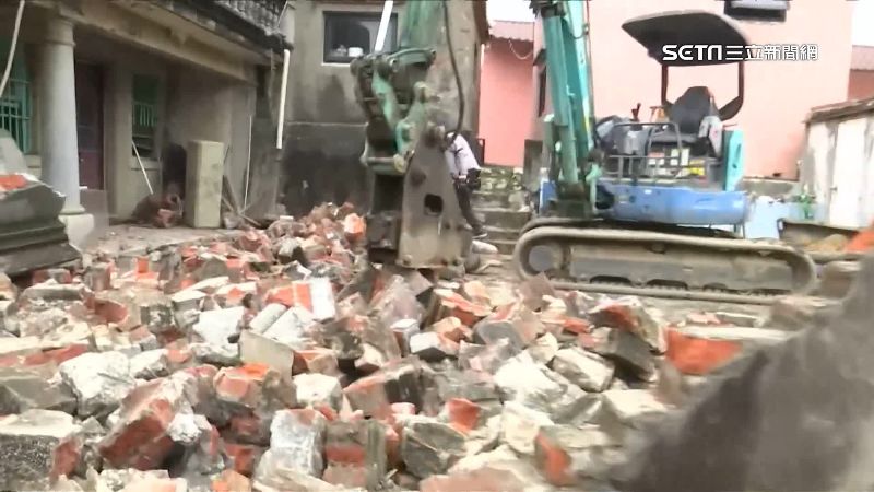 大地震！高雄路坍洋樓垮　校園露鋼筋