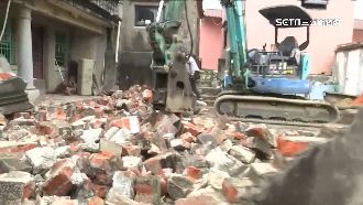 大地震！高雄路坍洋樓垮　校園露鋼筋