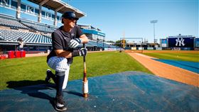 ▲拉梅修（DJ LeMahieu）開轟球飛出球場。（圖／翻攝自洋基推特）