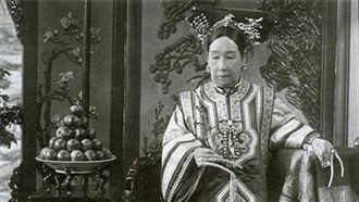 慈禧太后床頭被刻字！李鴻章死活不敢翻譯