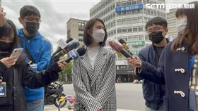 「學生女神」馨亞挨告侵占，今天下午前往警局說明。（圖／記者楊忠翰攝影）