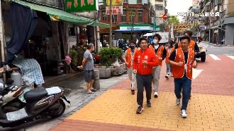 找超馬立委、掛阿中看板　新人拚曝光