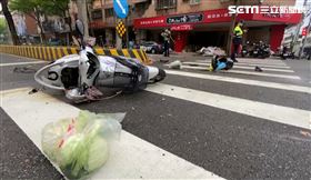 大里，酒駕肇逃車禍，追撞，66歲婦人死亡 機車零件散落一地(圖／翻攝畫面)