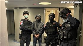 賴男犯下萬豪酒店賓利車槍擊案後，遭到特勤中隊攻堅逮獲。（圖／翻攝畫面）