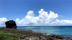 疫情衝擊  墾丁二二八連假訂房率僅6成屏東縣民宿協會理事長林淑敏18日受訪指出，今年受到COVID-19（2019冠狀病毒疾病）疫情影響，即將到來的二二八連假墾丁蛋黃區住宿率僅6成。中央社記者李卉婷攝  111年2月18日