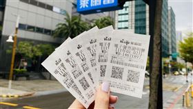 民眾在萊爾富花95元就中千萬獎。