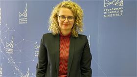 立陶宛經長：設立經貿辦事處  我們完全準備好了立陶宛經濟暨創新部長阿爾莫奈特近日接受中央社專訪時說，立陶宛「完全準備好」要在台灣設立經貿辦事處。她說，已去函外交部長吳釗燮，只要台灣完成相關程序，辦事處就能正式掛牌成立。中央社記者陳韻聿維爾紐斯攝  111年3月25日