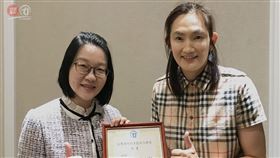 反賭反毒反暴力！檢察官進駐T1聯盟　會長錢薇娟親頒聘書（圖／T1聯盟提供）