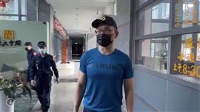 ▲前台北市議員童仲彥詐領助理費被判3年10月，赴宜蘭地檢署報到服刑。（圖／翻攝畫面）