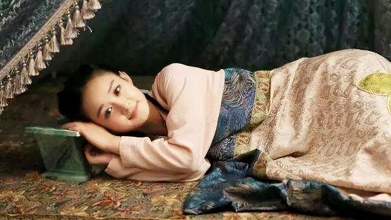 古人睡覺用瓷枕不難受？其實女人愛用