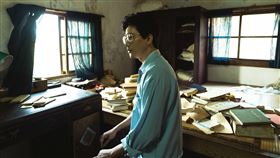 金馬影帝莫子儀在公視新創電影短片《黑風箏》中飾演一位在白色恐怖期間被威權政府迫害的知識份子。（圖／公視提供）