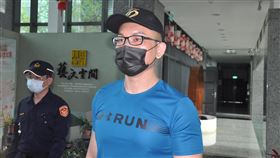 涉詐領助理費判刑定讞  童仲彥入監服刑前台北市議員童仲彥被控任內詐領助理費新台幣5萬餘元，最高法院判童仲彥有期徒刑3年10月定讞。童仲彥（中）25日下午現身宜蘭地檢報到服刑。中央社記者沈如峰宜蘭縣攝  111年3月25日