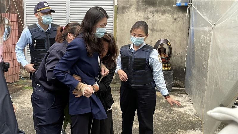 戴寧鐐銬奔喪挨轟無情　法務部回應了