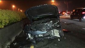 胎壓有問題仍上路！百萬名車國道自撞