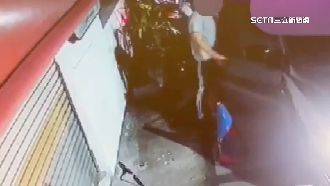 2車7人施暴！持刀械攻擊後強押上車