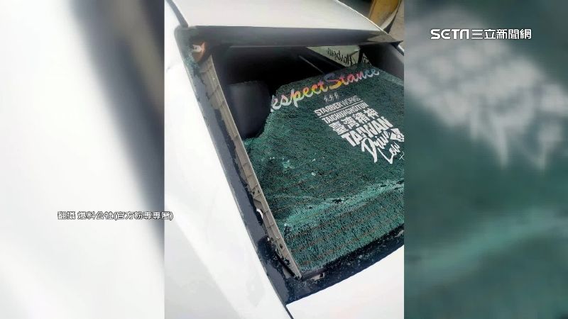 閃燈提醒對向車關遠燈　3人攔停砸車