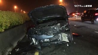 休旅車自撞護欄　釀2車追撞1人傷