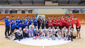 徐展元擔任《全明星》三季播報員