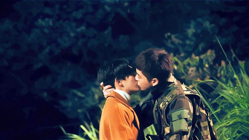 跟進玄彬孫藝真　偶像男星接吻迫降了