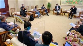 行政院長蘇貞昌27日召開擴大防疫會議。（圖／行政院提供)