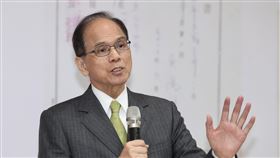 游錫(方方土)：朝野若願研究廢考監　樂意繼續協調立法院長游錫(方方土)（圖）27日在台北出席228研究者黃惠君著作的「二二八反抗運動：台灣爭取民主之路」新書發表會，游錫(方方土)受訪表示，若朝野願意對廢考監進一步研究，他很樂意繼續協調。中央社記者張皓安攝　111年3月27日