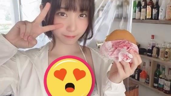 電競女神「穿泳裝嗑漢堡」萬人秒暈了