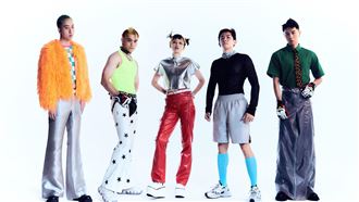 女星大港演出摔落高台　緊急送醫搶救