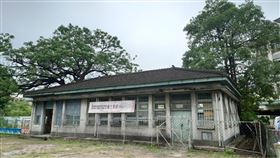 台南市定古蹟農試場考種室修復啟動台南市定古蹟原台南州立農事試驗場辦公廳舍（考種室）修復工程28日動土，園區列管珍貴老樹苦楝，景觀優美。中央社記者楊思瑞攝  111年3月28日