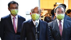 行政院長蘇貞昌今(28)日出席110年全國十大績優農業產銷班頒獎及表揚活動。（圖／行政院提供)