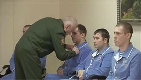 呆坐，椅子，輪椅（圖／推特Известия）
