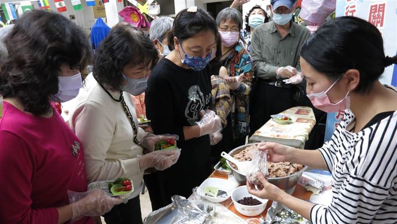 移民署邀新住民學做卡哇伊日式紅豆飯