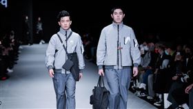 胡瑋杰（左）為這次走秀積極控制體態，與詹懷雲走秀時架式十足。（圖／大慕影藝、oqLiq提供）