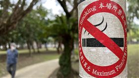 行政院通過菸害防制法全文修正草案行政院會13日通過菸害防制法全文修正草案，將函請立院審議。草案禁止吸菸的年齡提高至未滿20歲，另外禁止電子煙，同時也納管加熱菸等菸草產品。中央社記者鄭傑文攝  111年1月13日