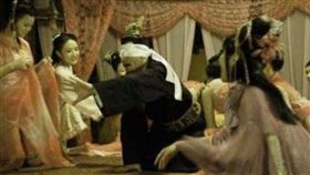  宮女，江都王劉建淫亂好色，父親過世屍骨未寒，霸佔妃子小妾 (圖/翻攝自百度百科)