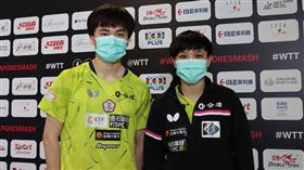 闖進WTT混雙4強 林昀儒鄭怡靜：搭配得比昨天好台灣桌球一哥林昀儒（左）與一姊鄭怡靜（右）14日在WTT新加坡大滿貫賽混雙8強賽以3比0橫掃印度組合，闖進4強，兩人賽後受訪表示，搭配得比前一天好。中央社記者侯姿瑩新加坡攝 111年3月14日