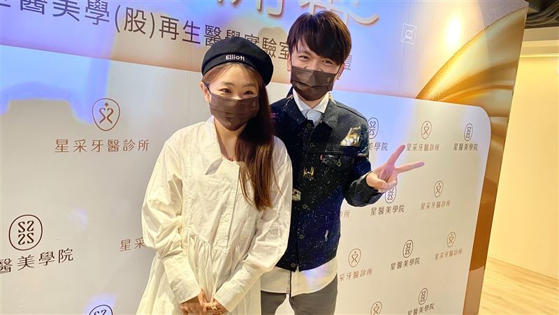 蔡阿嘎、二伯2016結婚。(圖/資料照)