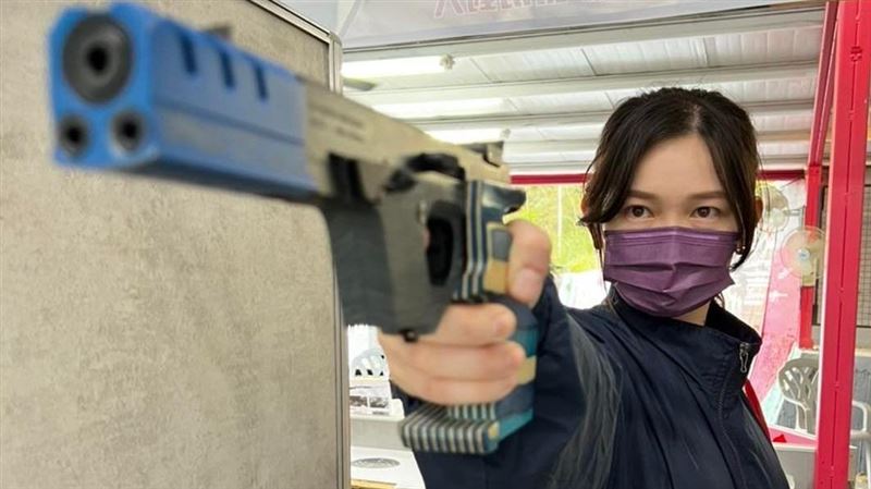 彭蔭剛稱兩岸不能打仗　美女醫一句轟