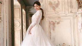阿翔老婆Grace穿上白紗。（圖／翻攝自Grace臉書）