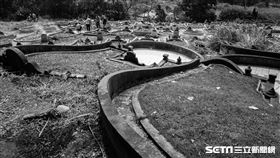 掃墓(記者陳弋攝影)