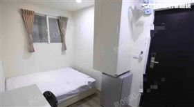 台中驚見疊疊樂套房　衣櫥放冰箱上（圖／翻攝畫面）