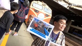 復興號退役！民眾搶搭末班車拍照留念