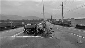 彰雲大橋死亡車禍！開轎車自撞分隔島　車身碎裂救不回(番社畫面