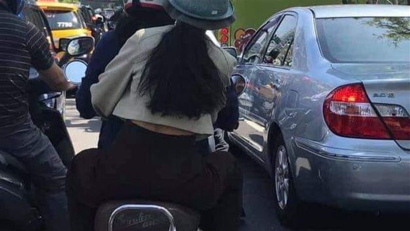 機車妹「超強偽裝」安全帽　網驚呆