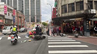 萬華警鳴警笛闖紅燈　撞飛直行騎士